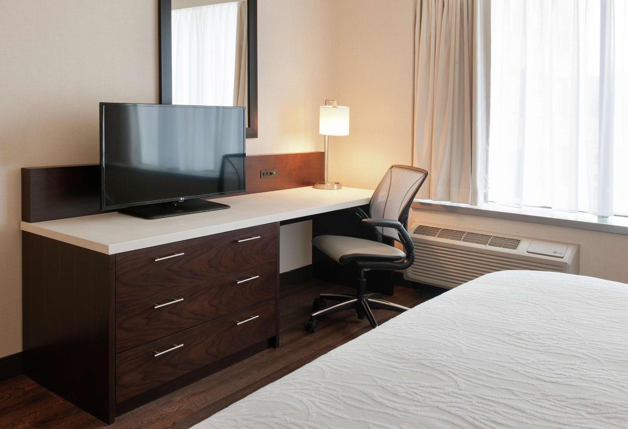 Hilton Garden Inn Pittsburgh Downtown Exterior foto